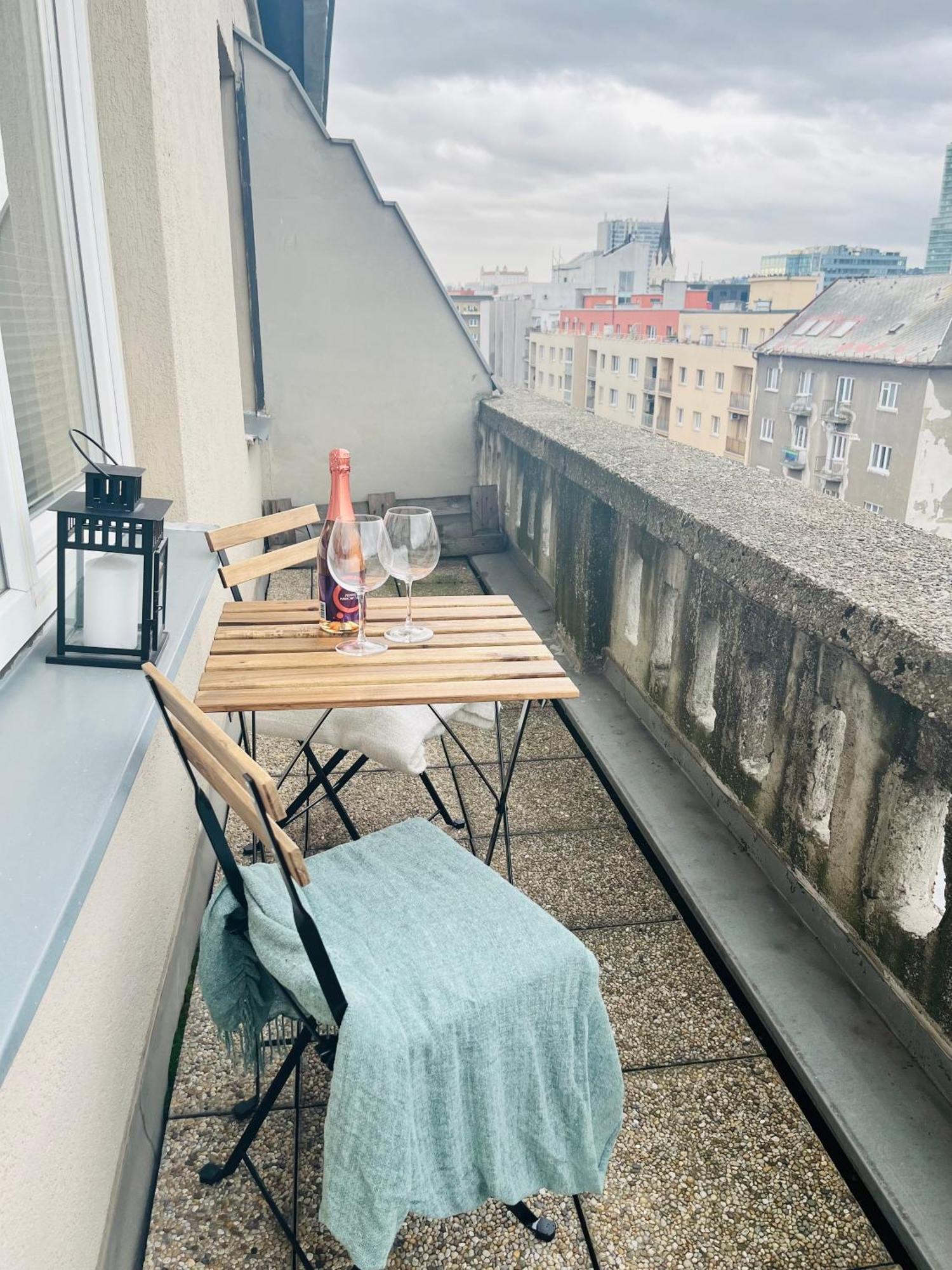 Charming Studio In The Old Town Apartment Bratislava Luaran gambar