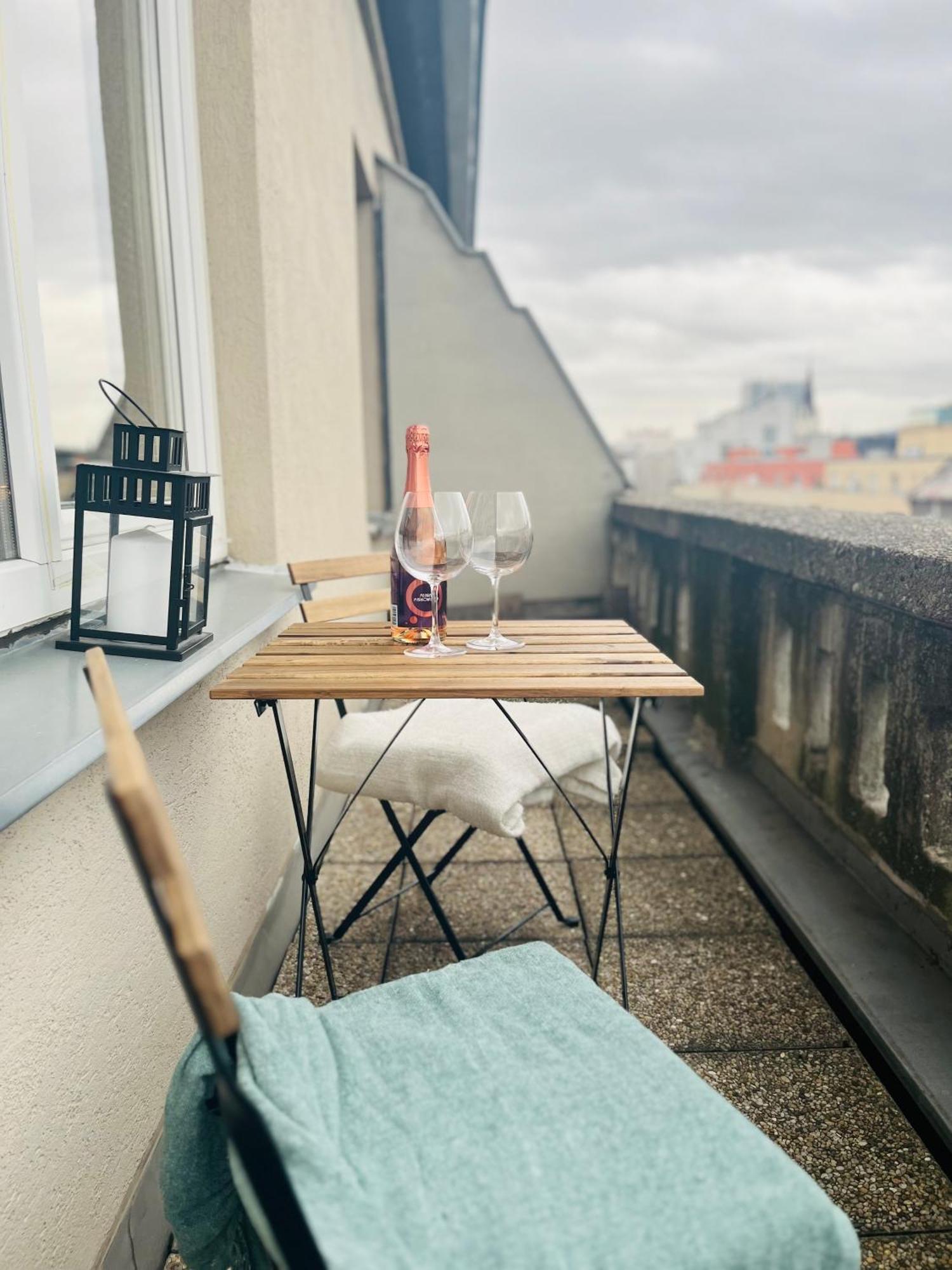Charming Studio In The Old Town Apartment Bratislava Luaran gambar